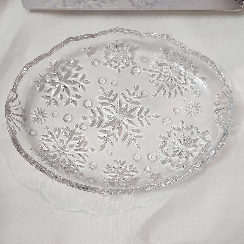Clear Snowflake Glass Platter "Mikasa" In Orginal Box